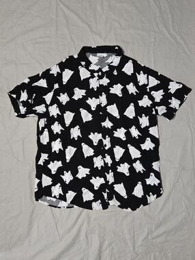 (3 for $10) Spirit Halloween Black White Ghost Shirt Size Large